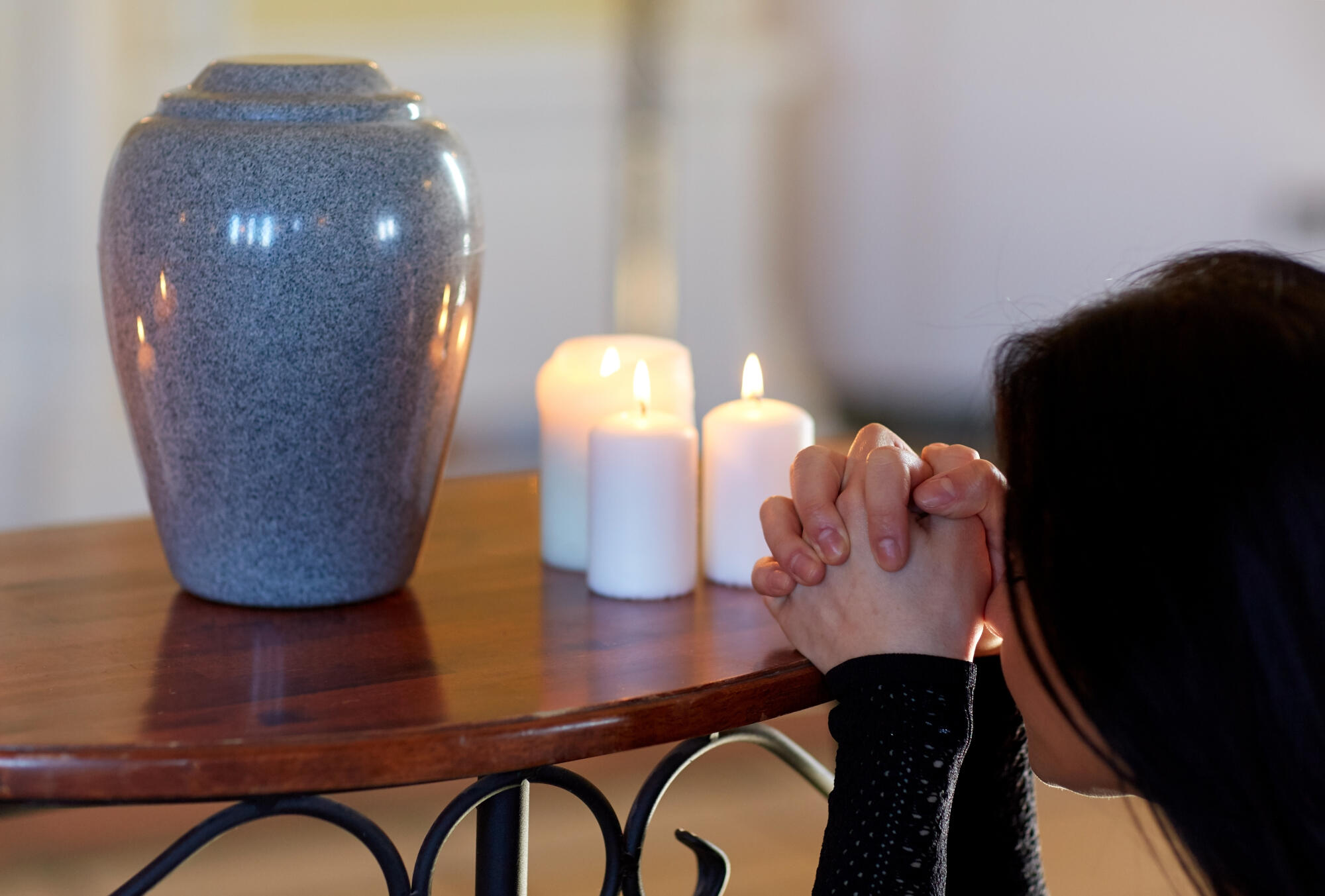 Cremation,,People,And,Mourning,Concept,-,Sad,Woman,With,Cinerary